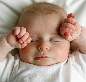 Bebeklerde uyku düzeni ve bebekler kaç saat uyumalı