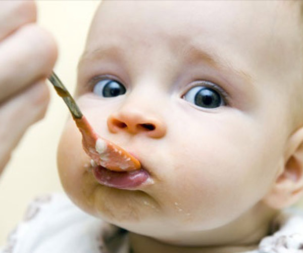1 Yaşında Bebek Beslenmesi Nasıl ve Neleri Yiyebilir