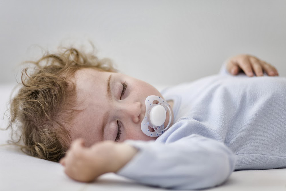 Bebeklerin geceleri sürekli ağlayarak uyanması ve korkması