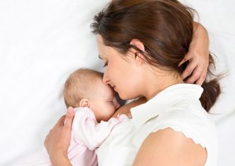Anne sütü emmeyen bebek nasıl beslenmeli?